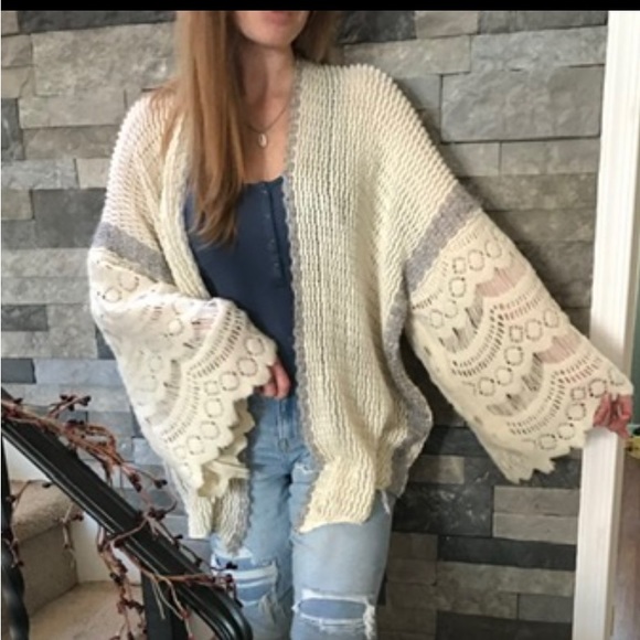 Anthropologie Sweaters - Anthropologie bell sleeve sweater